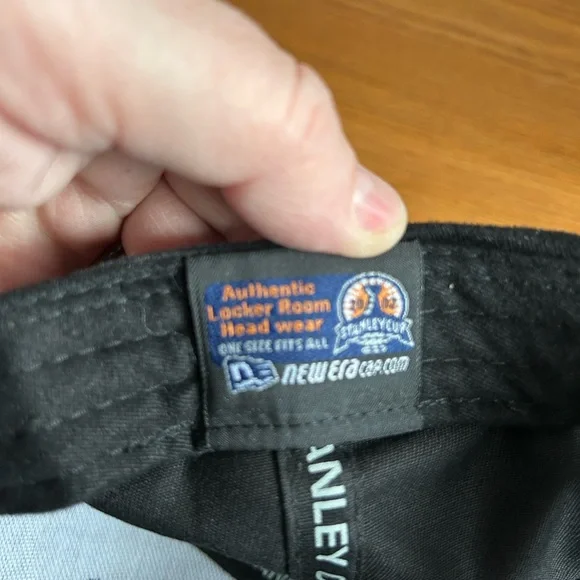 Red Wings Stanley Cup Hat - Picture 5 of 6